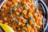 Creamy Pumpkin Red Curry with Chickpeas & Veggies