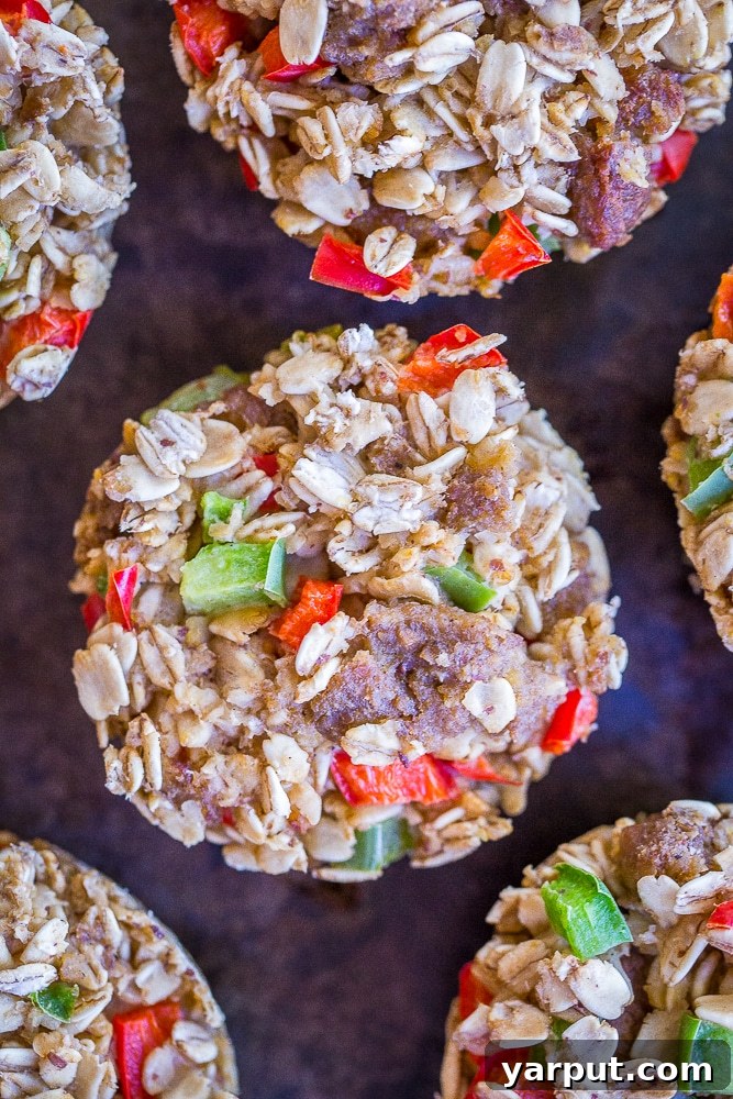 Savory Oatmeal Kupaları: 6 Önceden Hazırlanabilen Sağlıklı Yemek Tarifi 4 Veggie Sausage and Peppers - These Make Ahead Savory Baked Oatmeal Cups are perfect if you're looking for a savory vegan breakfast recipe that's easy to make and great for meal prep! There's six different flavors so you'll never get bored! They're also perfect for an afternoon snack or light lunch! Gluten free too!