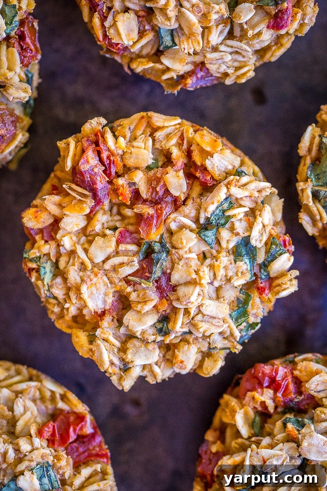 Savory Oatmeal Kupaları: 6 Önceden Hazırlanabilen Sağlıklı Yemek Tarifi 5 Sun-Dried Tomato and Basil - These Make Ahead Savory Baked Oatmeal Cups are perfect if you're looking for a savory vegan breakfast recipe that's easy to make and great for meal prep! There's six different flavors so you'll never get bored! They're also perfect for an afternoon snack or light lunch! Gluten free too!