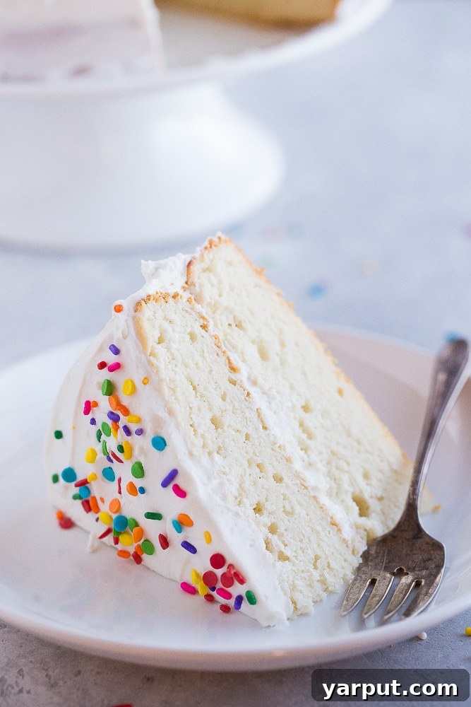 Glutensiz Lezzetin Zirvesi: Beyaz Kek 4 Front view of a piece of Best Gluten Free White Cake
