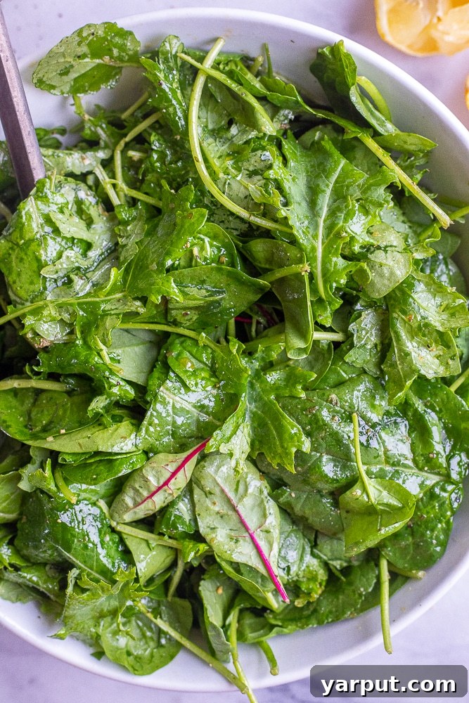 Scrumptious 5-Minute Dinner Salad 5 A close-up shot of the easy dinner salad recipe, highlighting the fresh ingredients and vibrant dressing.