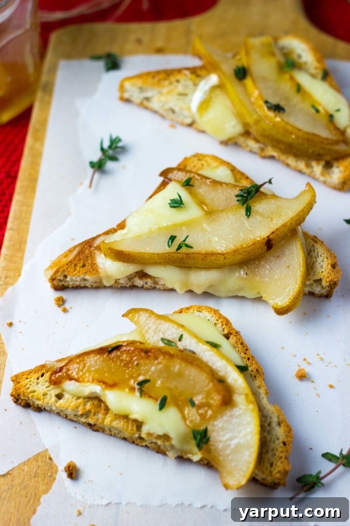 Honey-Drizzled Brie and Pear Toasts with Fresh Thyme 5 Kekik ve Ballı Brie ve Armut Kızartması hazırlanışı