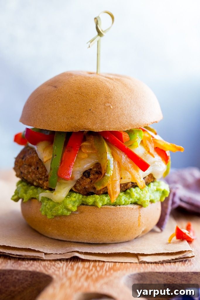 Fajita Baharatlı Kara Fasulye Burger 2 Delicious Black Bean Fajita Veggie Burger, topped with vibrant sautéed peppers and onions, melted pepper jack cheese, and creamy guacamole, served on a bun. This recipe is also gluten-free friendly.
